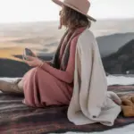 6 Aesthetic & Warm Cold Weather Hiking Outfits for the ‘Gram