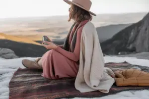 Read more about the article 6 Aesthetic & Warm Cold Weather Hiking Outfits for the ‘Gram