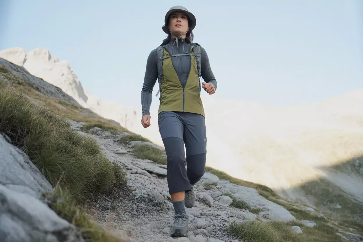Read more about the article 7 Mountain Trip Outfit Ideas to Nail Form and Function