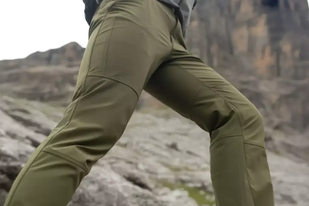 34 Olive Green Softshell Hiking Pants With Articulated Knees On Rocky Trail