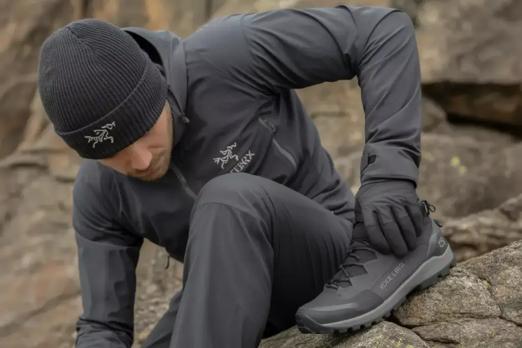 The Minimalist Arc Teryx Covert Beanie On Rocky Approach Terrain